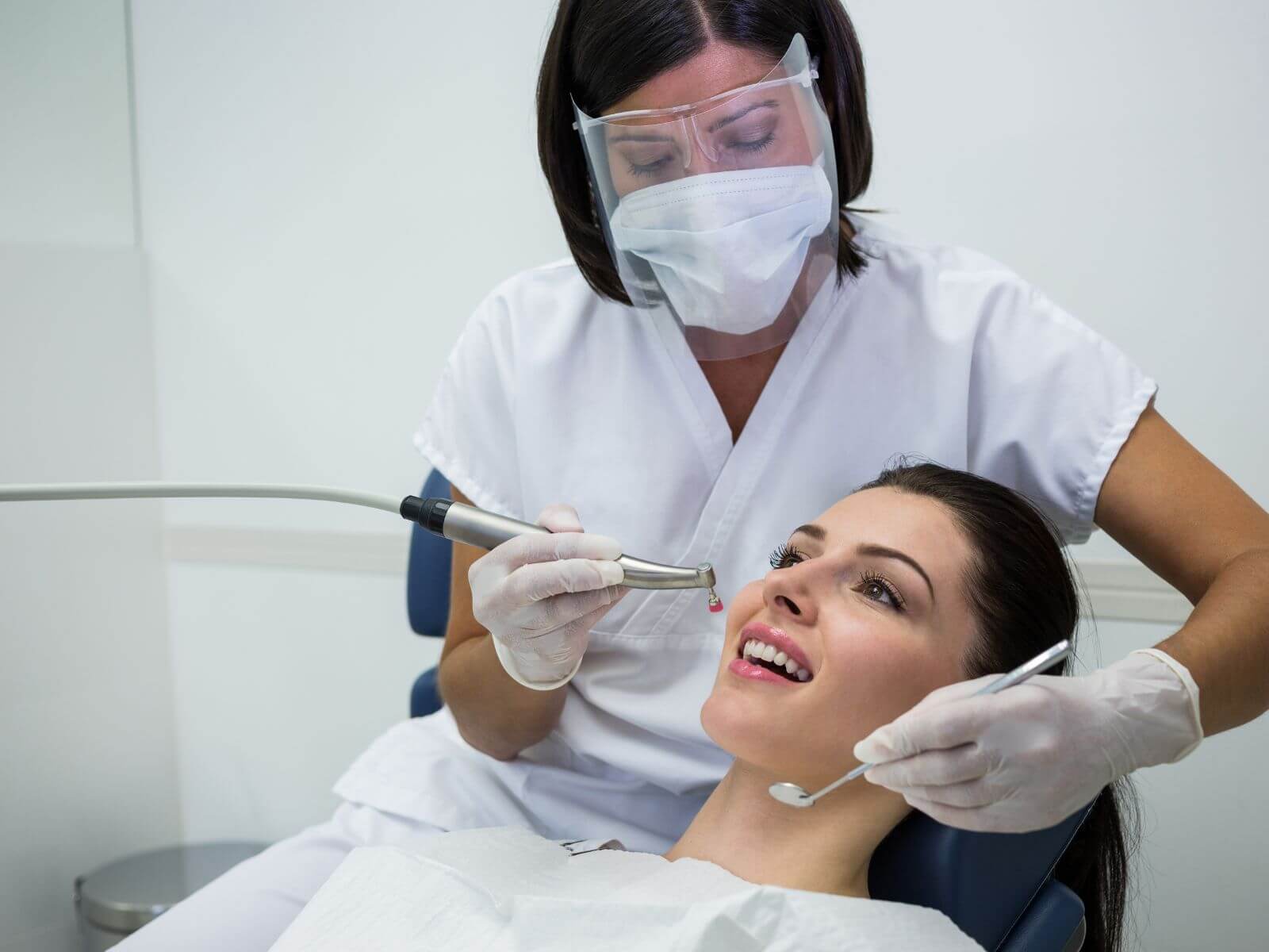 4 Reasons Why You Should Visit A Cosmetic Dentist